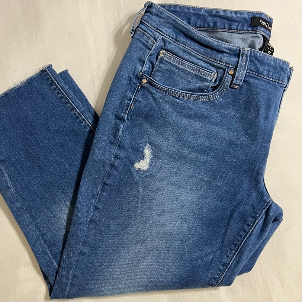 Gently worn, White House Black Market girlfriend jeans